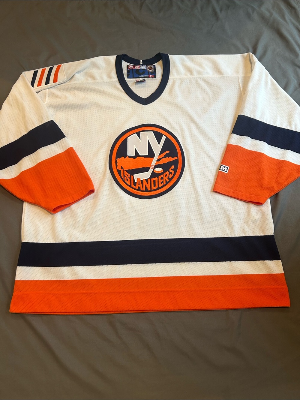 Authentic CCM / NHL / New York Islanders Jersey